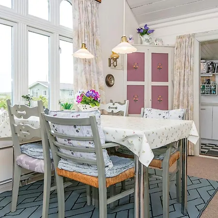 4 Person In Romo-by Traum